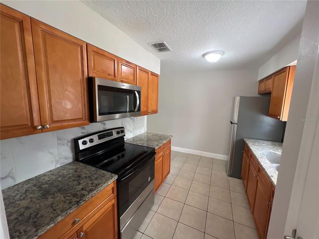 152 JULIE LANE Unit B, Auburndale, FL 33823