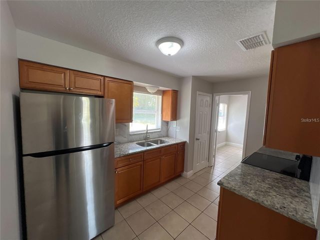 152 JULIE LANE Unit B, Auburndale, FL 33823