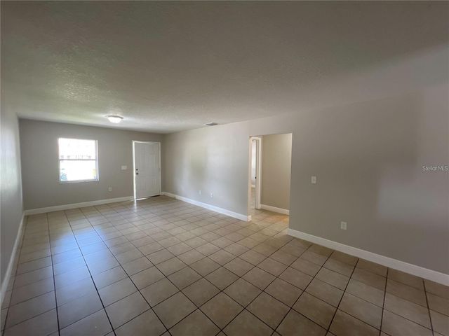 152 JULIE LANE Unit B, Auburndale, FL 33823