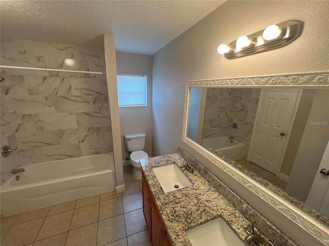 152 JULIE LANE Unit B, Auburndale, FL 33823