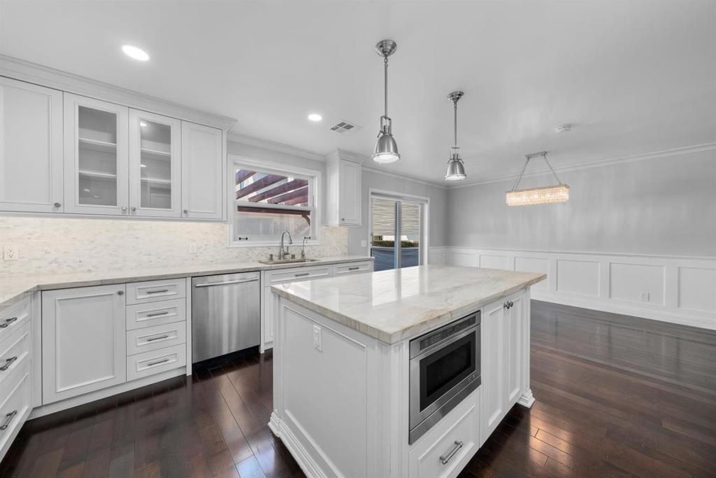 Image 12 of property listing at 619 Beryl Street, Redondo Beach, CA 90277