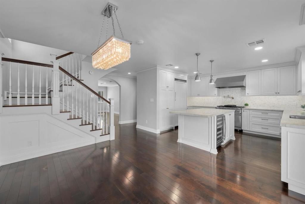 Image 16 of property listing at 619 Beryl Street, Redondo Beach, CA 90277