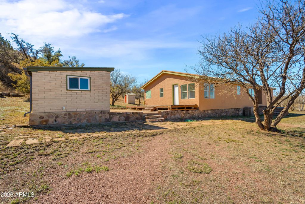 Image 1 of property listing at 2 HEATHER HILLS Lane, Elgin, AZ 85611