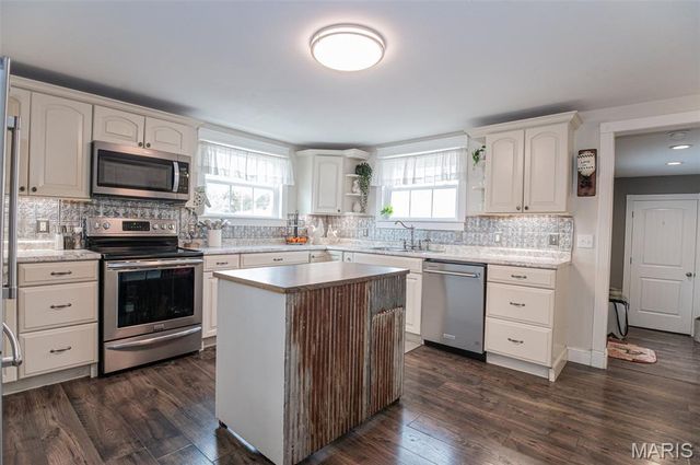 9081 W Red Oak Road, Rosebud, MO 63091