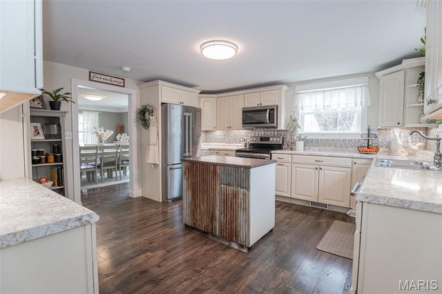 9081 W Red Oak Road, Rosebud, MO 63091