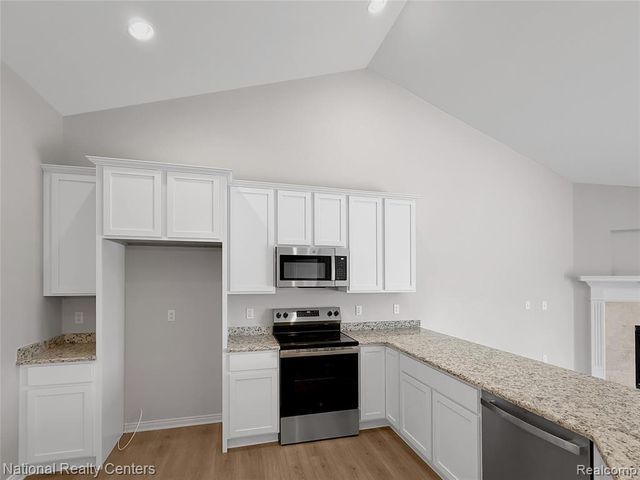 281 Devonshire Drive, Lapeer, MI 48446