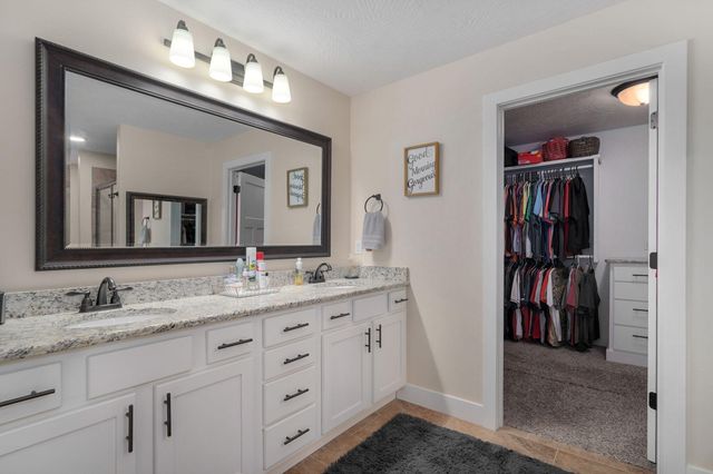 2741 W Fishhook Avenue, Ozark, MO 65721