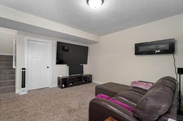 2741 W Fishhook Avenue, Ozark, MO 65721
