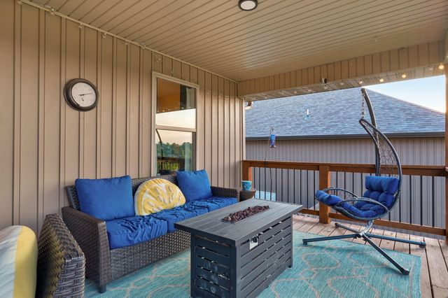 2741 W Fishhook Avenue, Ozark, MO 65721