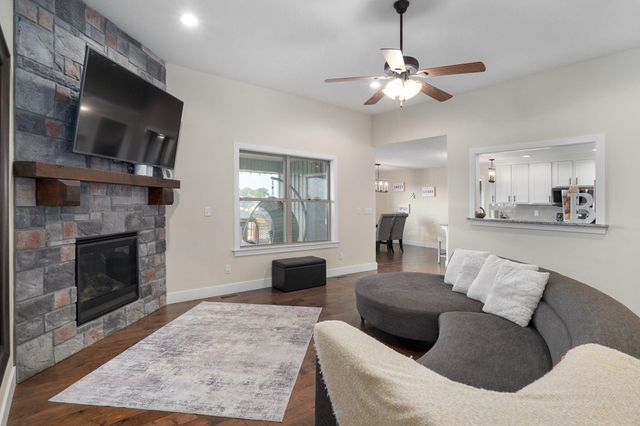 2741 W Fishhook Avenue, Ozark, MO 65721
