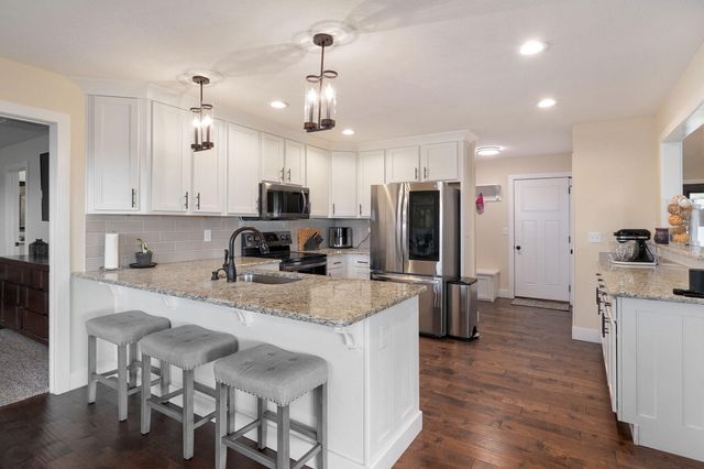2741 W Fishhook Avenue, Ozark, MO 65721