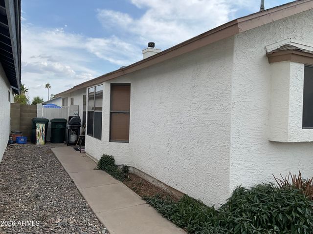 8805 W VALE Drive, Phoenix, AZ 85037