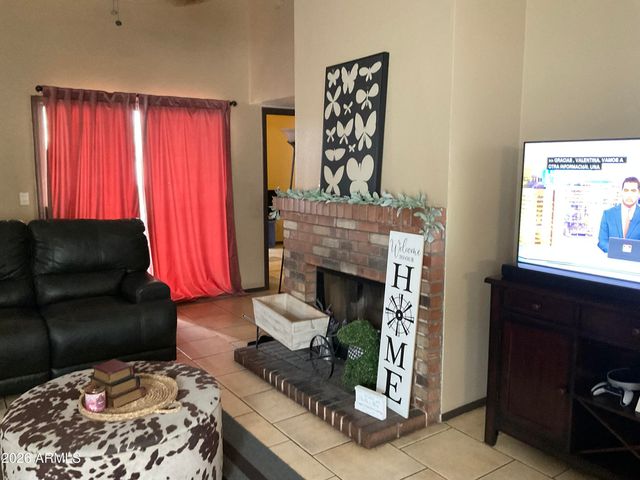 8805 W VALE Drive, Phoenix, AZ 85037