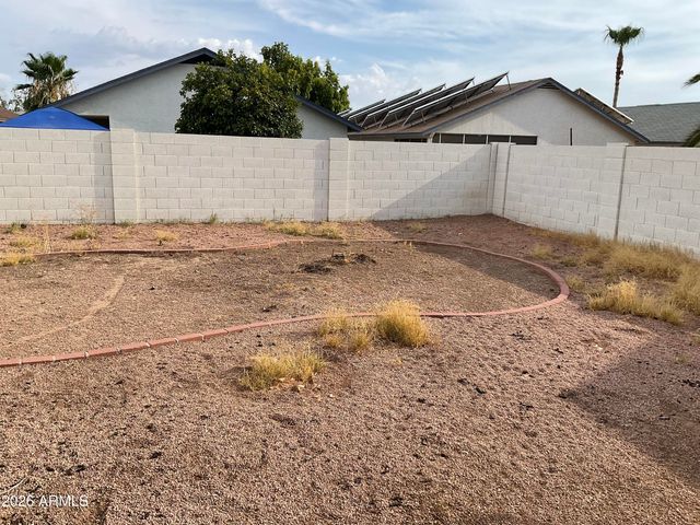 8805 W VALE Drive, Phoenix, AZ 85037