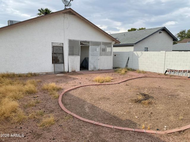 8805 W VALE Drive, Phoenix, AZ 85037