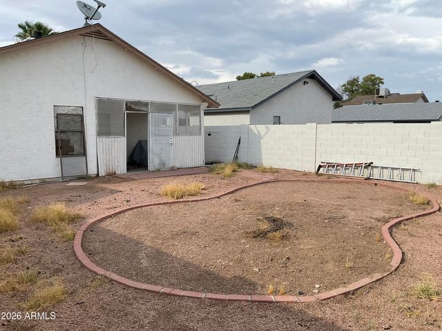 8805 W VALE Drive, Phoenix, AZ 85037