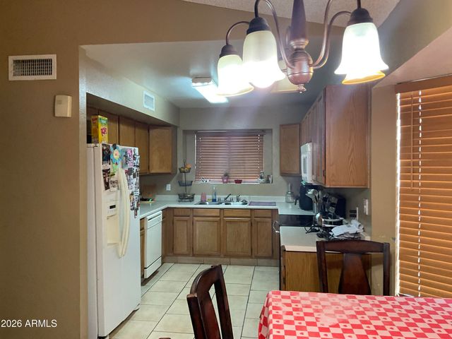 8805 W VALE Drive, Phoenix, AZ 85037