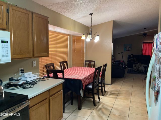 8805 W VALE Drive, Phoenix, AZ 85037
