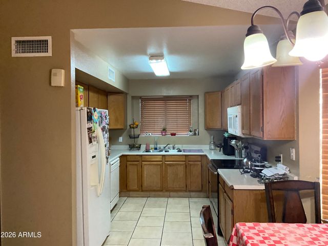8805 W VALE Drive, Phoenix, AZ 85037