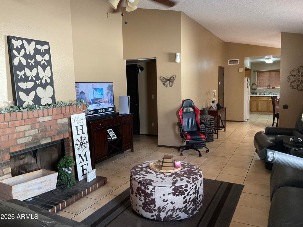 8805 W VALE Drive, Phoenix, AZ 85037 — photo 4