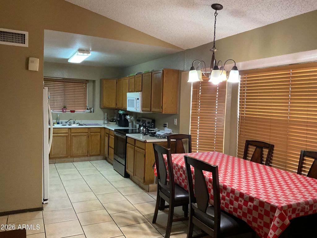 8805 W VALE Drive, Phoenix, AZ 85037 — photo 5
