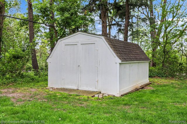 6905 W Church Street, Independence Charter Township, MI 48346