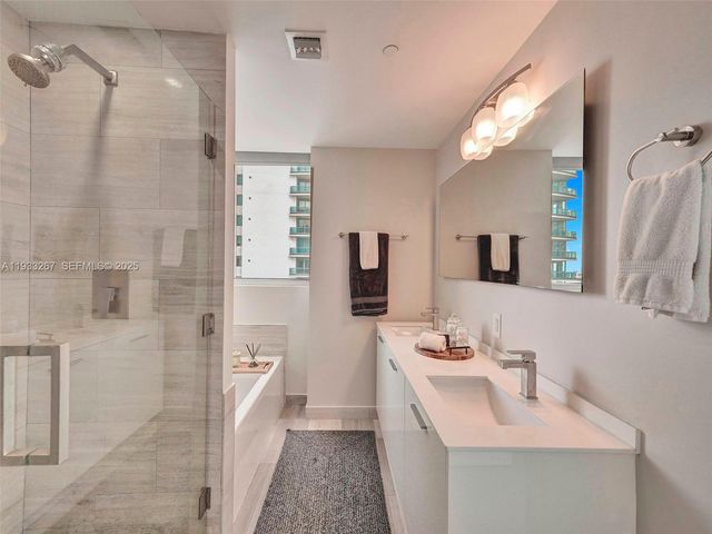 1300 Brickell Bay Dr 2109, Miami, FL 33131