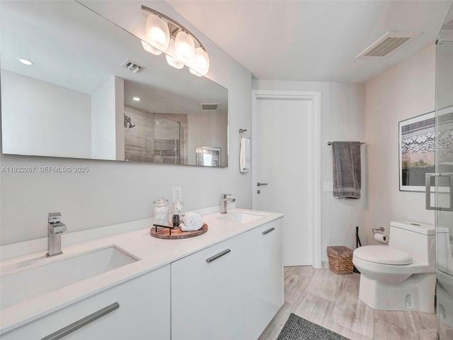 1300 Brickell Bay Dr 2109, Miami, FL 33131