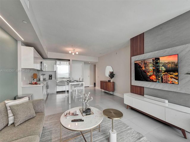 1300 Brickell Bay Dr 2109, Miami, FL 33131