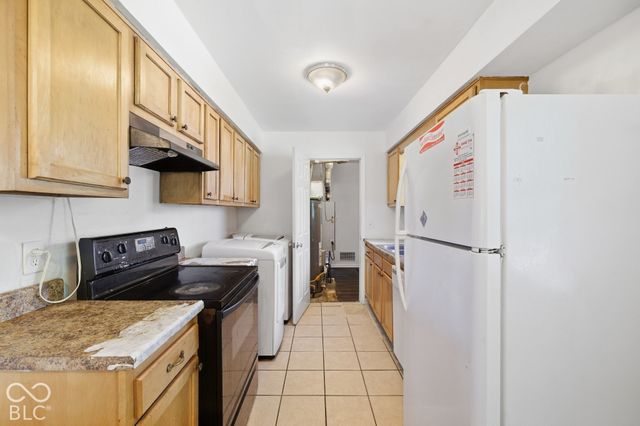 7 Crestview, Greenwood, IN 46143