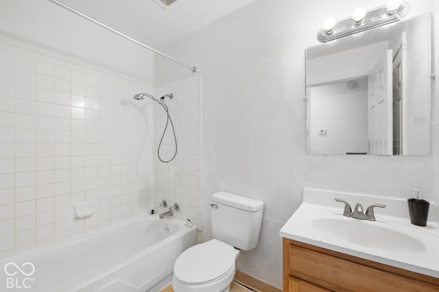 7 Crestview, Greenwood, IN 46143