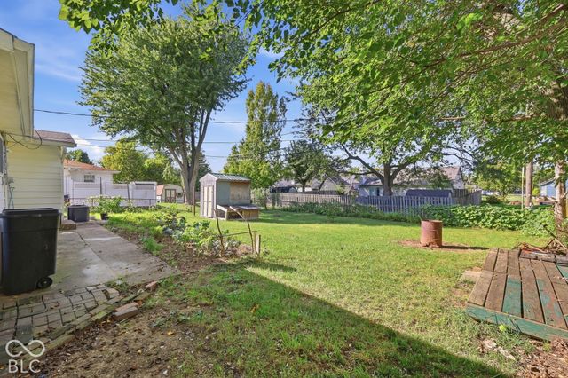 7 Crestview, Greenwood, IN 46143