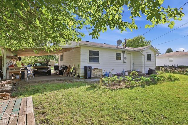 7 Crestview, Greenwood, IN 46143