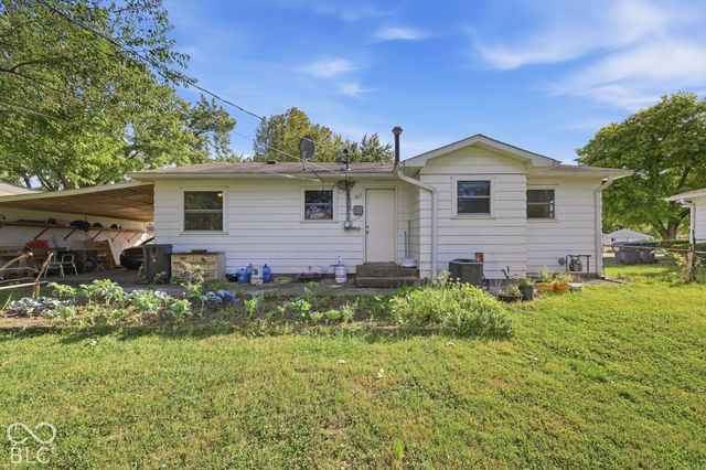 7 Crestview, Greenwood, IN 46143