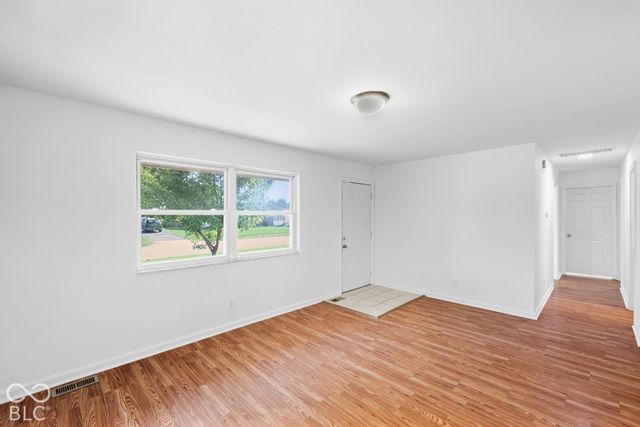 7 Crestview, Greenwood, IN 46143