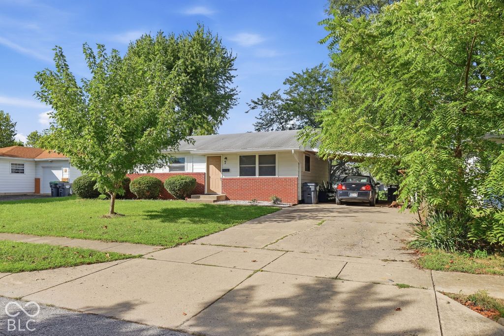 7 Crestview, Greenwood, IN 46143