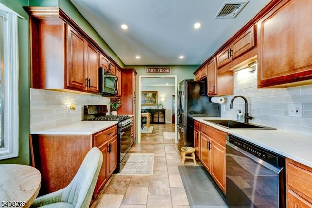 113 Autumn Dr, Montague Twp., NJ 07827