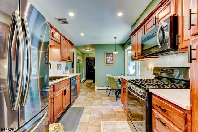 113 Autumn Dr, Montague Twp., NJ 07827