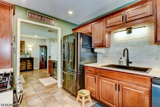 113 Autumn Dr, Montague Twp., NJ 07827