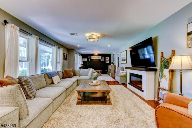 113 Autumn Dr, Montague Twp., NJ 07827