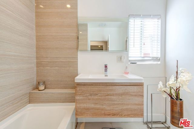 9001 S 5TH Avenue, Inglewood, CA 90305