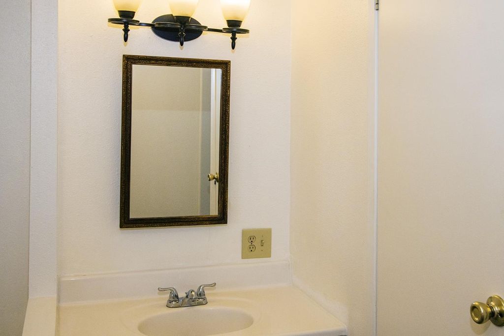 Image 7 of property listing at 371 Bethel Avenue # 129, Sanger, CA 93657