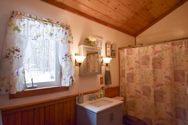 42 Oneida Lane, Jay, NY 12941