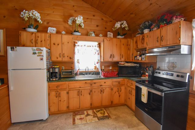 42 Oneida Lane, Jay, NY 12941