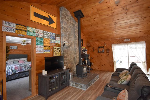 42 Oneida Lane, Jay, NY 12941