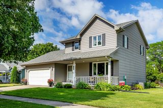 555 NE Maple Avenue, Earlham, IA 50072
