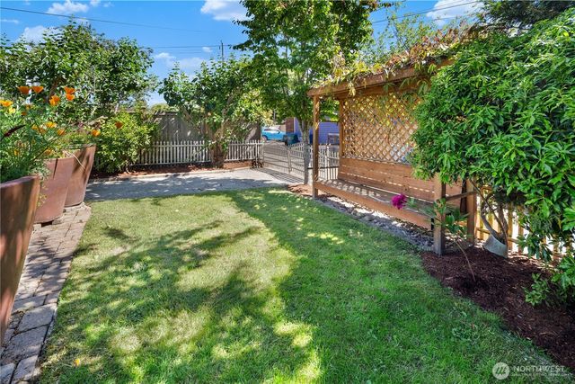 7506 23rd Avenue NW, Seattle, WA 98117