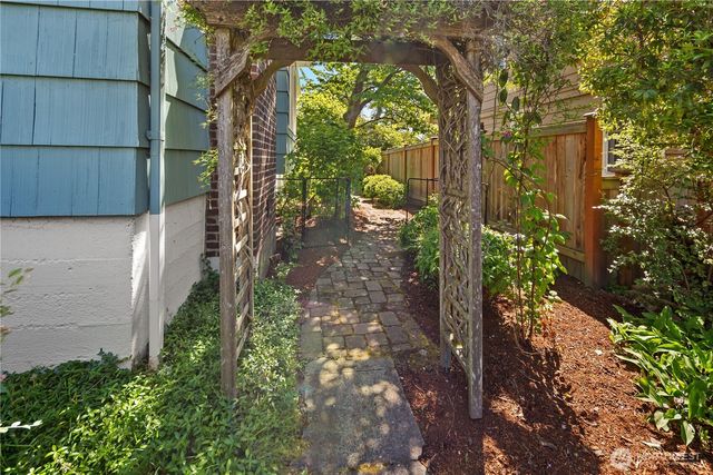 7506 23rd Avenue NW, Seattle, WA 98117