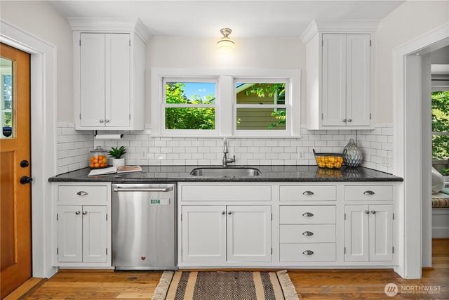 7506 23rd Avenue NW, Seattle, WA 98117