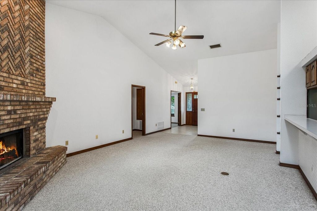 Image 13 of property listing at 4025 CONWAY PLACE CIRCLE, Orlando, FL 32812